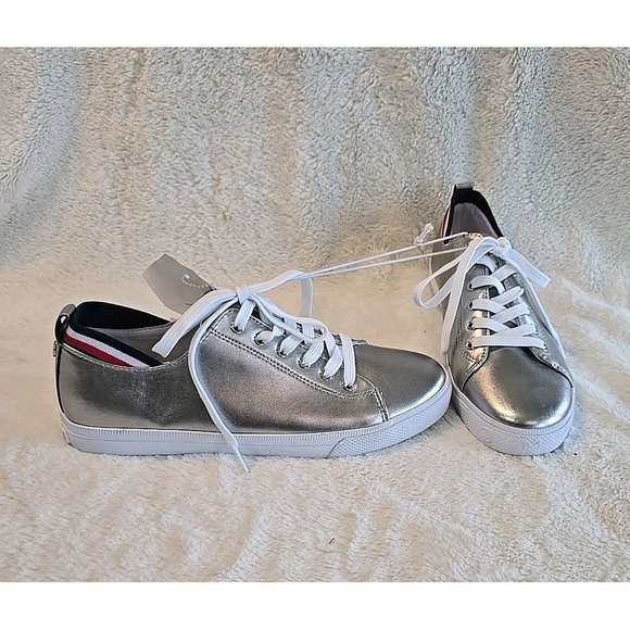 Tommy Hilfiger Women's Sneaker Shoes Shiny Silver Lace-up Size‎ 9 New - Picture 1 of 14